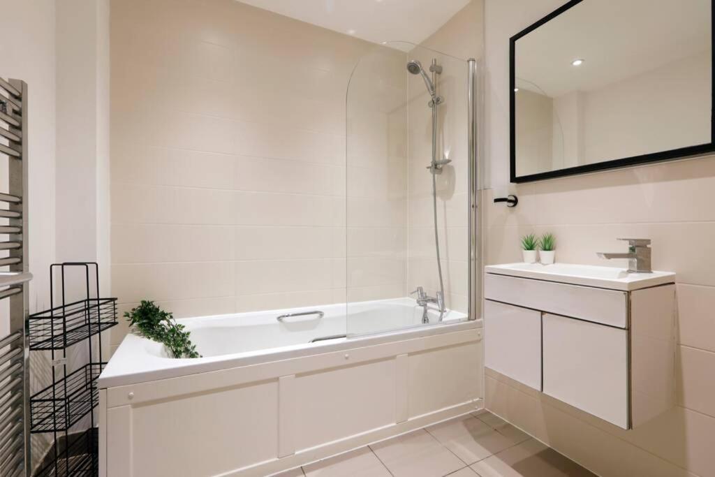 2 Bedrooms Close To The Beach With Garden And Own Entrance ! Okręg wyborczy Hove Zewnętrze zdjęcie